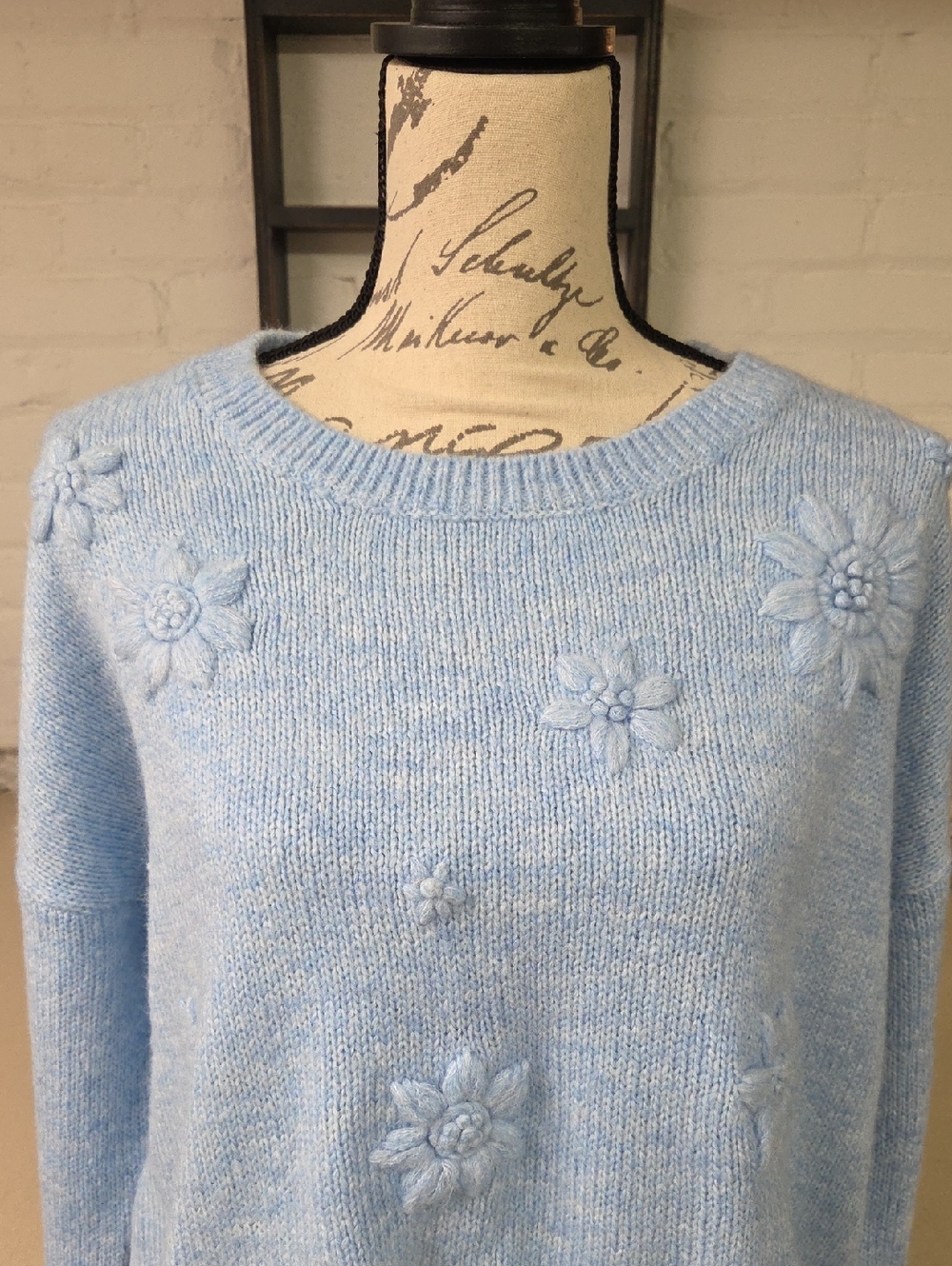 Lilly Pulitzer Light Blue Floral Appliqué Crew Sweater Size Med Elizabelle - Picture 2 of 8